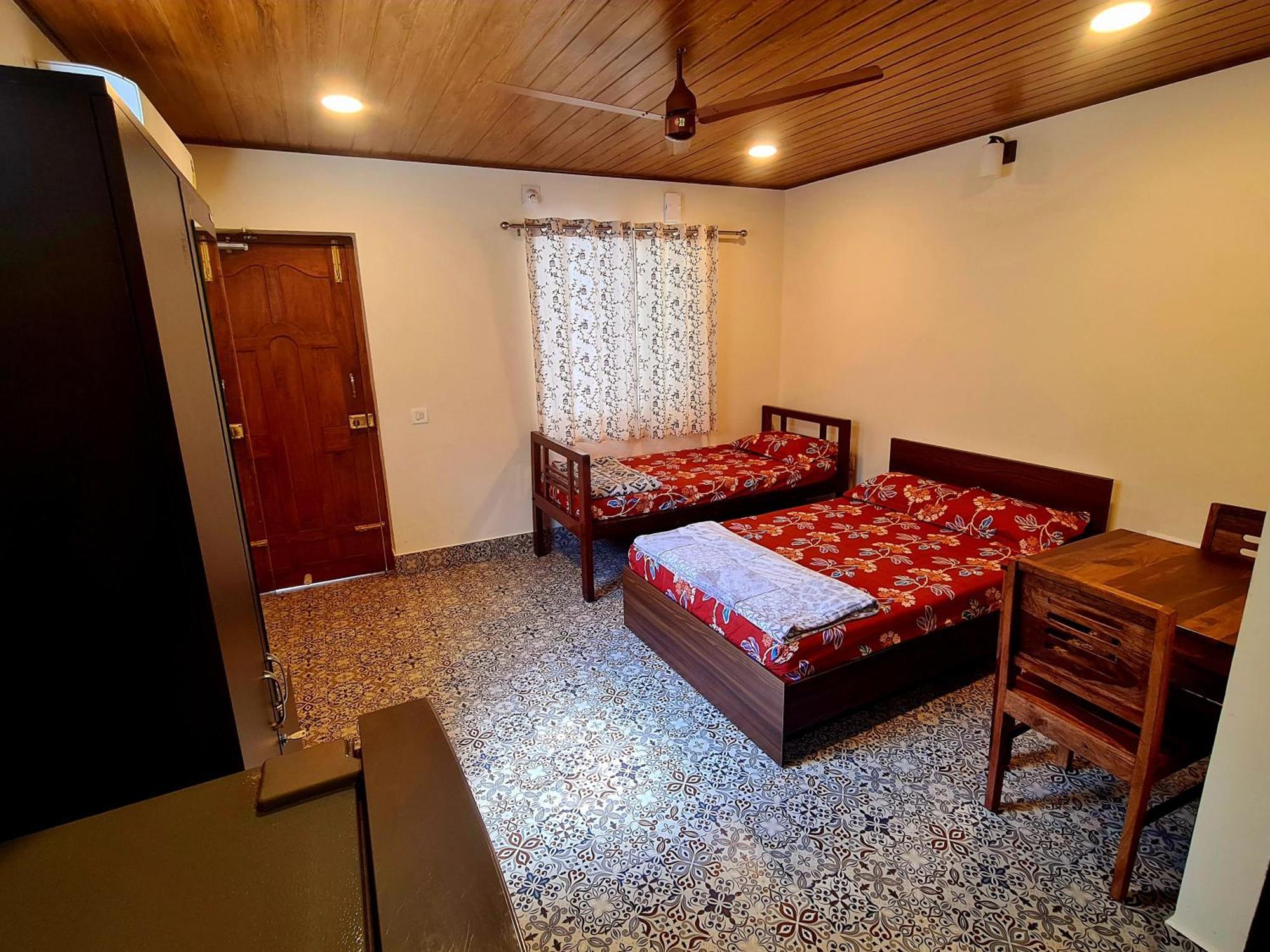 Sunny Smiles Homestay 门格洛尔 外观 照片
