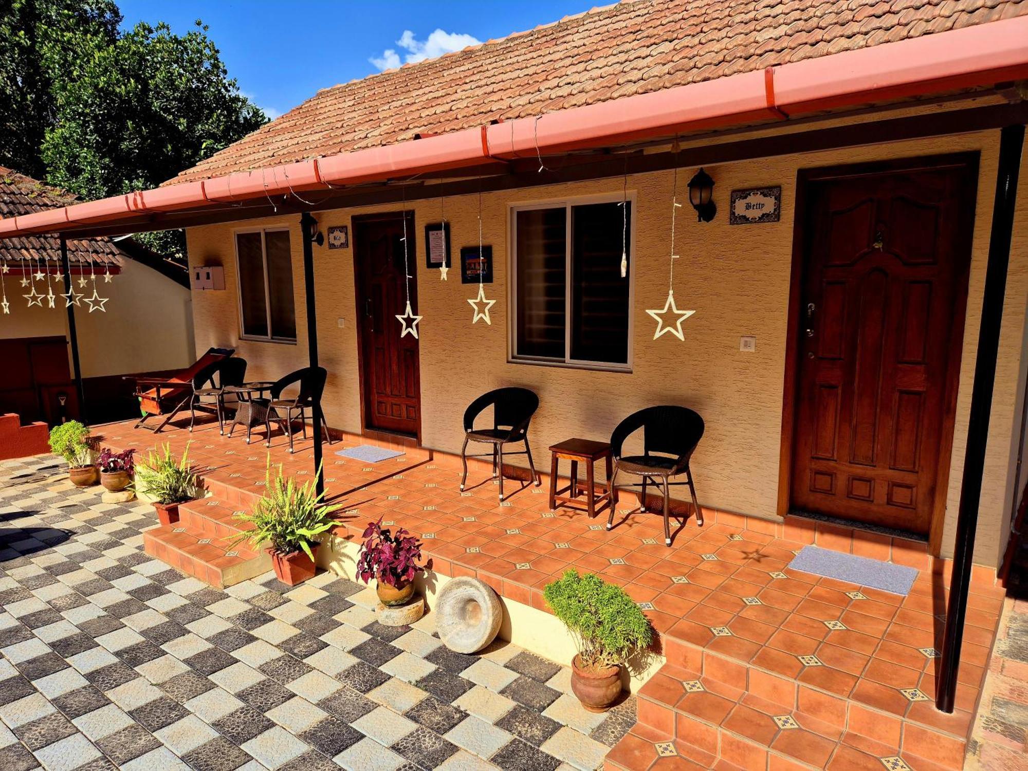 Sunny Smiles Homestay 门格洛尔 外观 照片